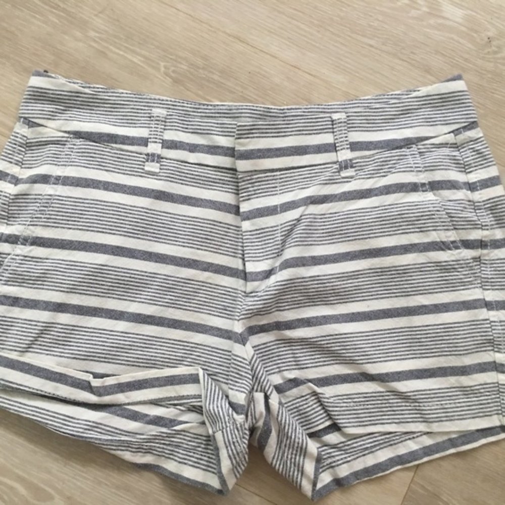 GAP blue and white striped shorts